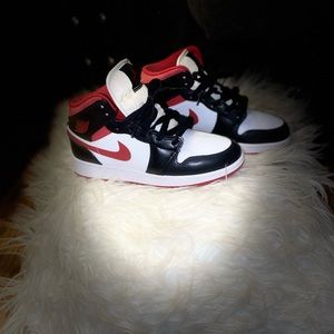 Air Jordan 1 mid worn 1 time firm on price